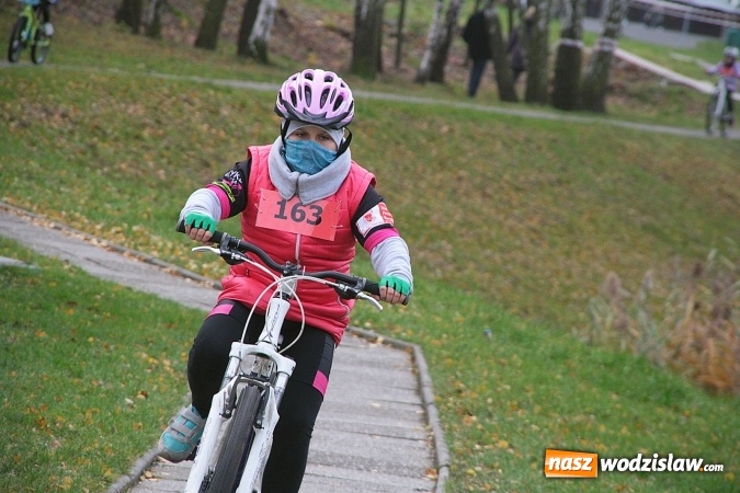 Zdjęcie w galerii na portalu naszwodzislaw.com:  Zawody sportowe na 11 listopada. Cykliści rywalizują w Rydułtowach  wiadomości z regionu