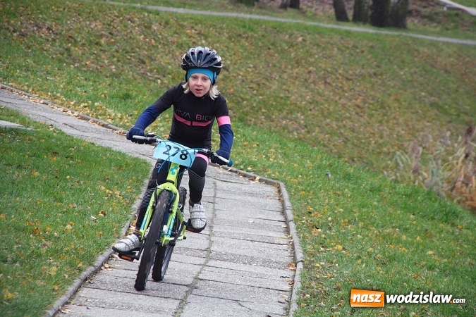 Zdjęcie w galerii na portalu naszwodzislaw.com:  Zawody sportowe na 11 listopada. Cykliści rywalizują w Rydułtowach  wiadomości z regionu