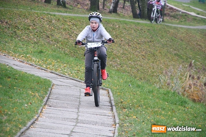 Zdjęcie w galerii na portalu naszwodzislaw.com:  Zawody sportowe na 11 listopada. Cykliści rywalizują w Rydułtowach  wiadomości z regionu