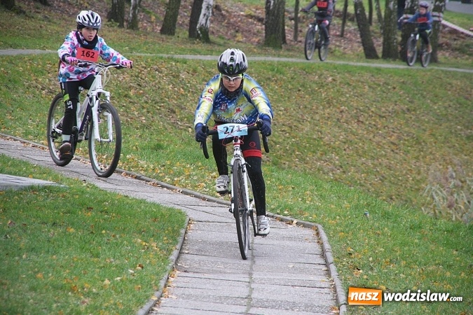 Zdjęcie w galerii na portalu naszwodzislaw.com:  Zawody sportowe na 11 listopada. Cykliści rywalizują w Rydułtowach  wiadomości z regionu