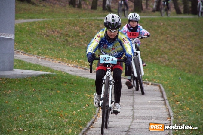 Zdjęcie w galerii na portalu naszwodzislaw.com:  Zawody sportowe na 11 listopada. Cykliści rywalizują w Rydułtowach  wiadomości z regionu