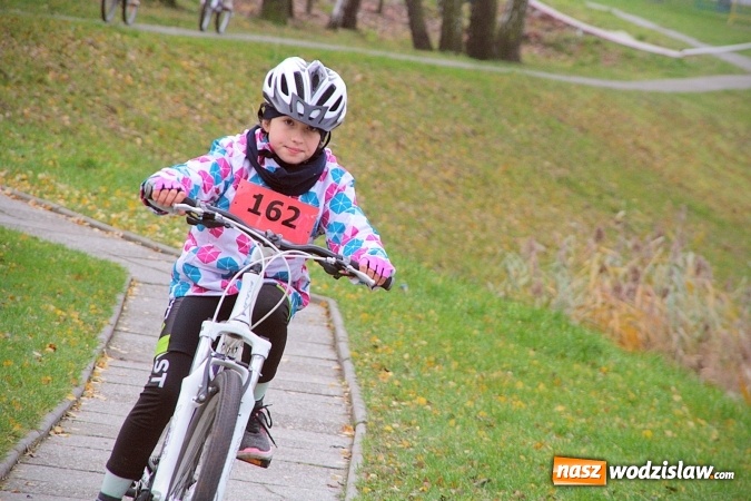 Zdjęcie w galerii na portalu naszwodzislaw.com:  Zawody sportowe na 11 listopada. Cykliści rywalizują w Rydułtowach  wiadomości z regionu