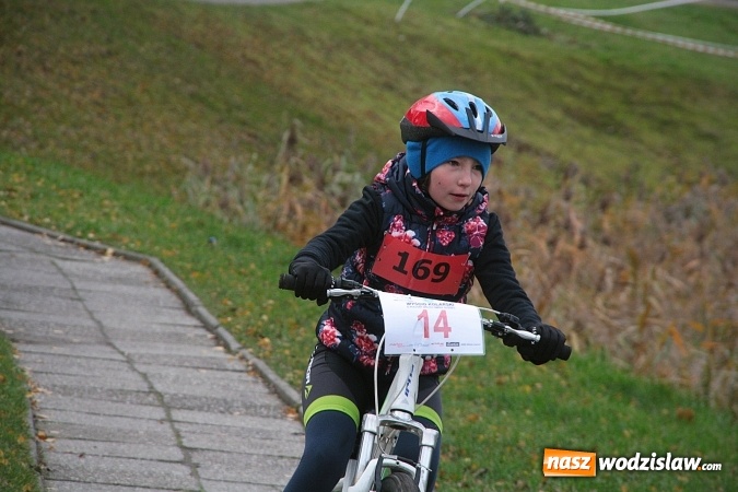 Zdjęcie w galerii na portalu naszwodzislaw.com:  Zawody sportowe na 11 listopada. Cykliści rywalizują w Rydułtowach  wiadomości z regionu