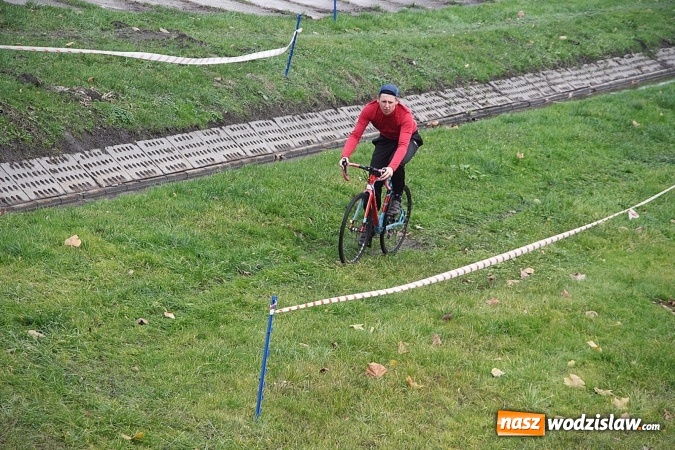 Zdjęcie w galerii na portalu naszwodzislaw.com:  Zawody sportowe na 11 listopada. Cykliści rywalizują w Rydułtowach  wiadomości z regionu