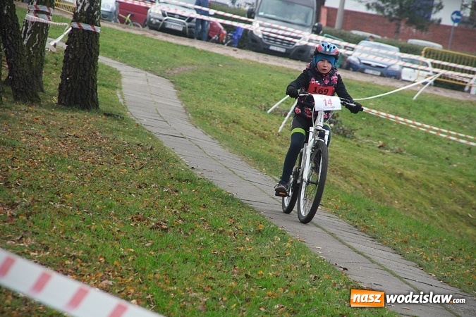 Zdjęcie w galerii na portalu naszwodzislaw.com:  Zawody sportowe na 11 listopada. Cykliści rywalizują w Rydułtowach  wiadomości z regionu