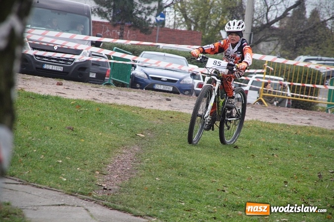 Zdjęcie w galerii na portalu naszwodzislaw.com:  Zawody sportowe na 11 listopada. Cykliści rywalizują w Rydułtowach  wiadomości z regionu