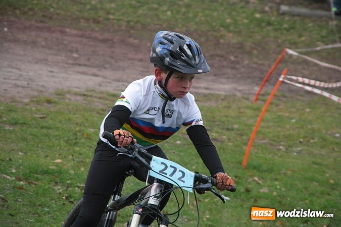 Zdjęcie w galerii na portalu naszwodzislaw.com:  Zawody sportowe na 11 listopada. Cykliści rywalizują w Rydułtowach  wiadomości z regionu