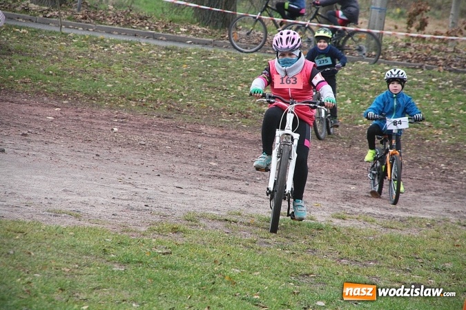 Zdjęcie w galerii na portalu naszwodzislaw.com:  Zawody sportowe na 11 listopada. Cykliści rywalizują w Rydułtowach  wiadomości z regionu
