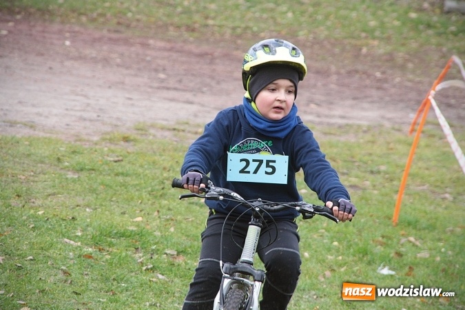 Zdjęcie w galerii na portalu naszwodzislaw.com:  Zawody sportowe na 11 listopada. Cykliści rywalizują w Rydułtowach  wiadomości z regionu