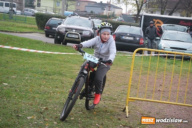 Zdjęcie w galerii na portalu naszwodzislaw.com:  Zawody sportowe na 11 listopada. Cykliści rywalizują w Rydułtowach  wiadomości z regionu