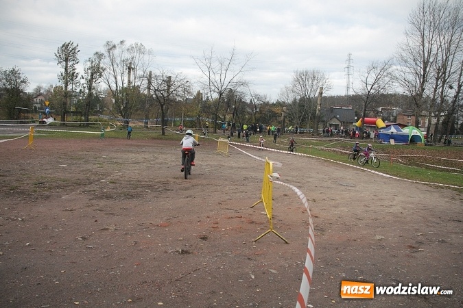 Zdjęcie w galerii na portalu naszwodzislaw.com:  Zawody sportowe na 11 listopada. Cykliści rywalizują w Rydułtowach  wiadomości z regionu