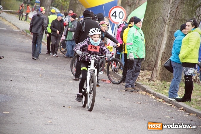Zdjęcie w galerii na portalu naszwodzislaw.com:  Zawody sportowe na 11 listopada. Cykliści rywalizują w Rydułtowach  wiadomości z regionu