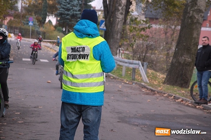 Zdjęcie w galerii na portalu naszwodzislaw.com:  Zawody sportowe na 11 listopada. Cykliści rywalizują w Rydułtowach  wiadomości z regionu