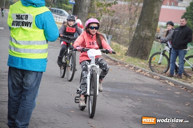Zdjęcie w galerii na portalu naszwodzislaw.com:  Zawody sportowe na 11 listopada. Cykliści rywalizują w Rydułtowach  wiadomości z regionu
