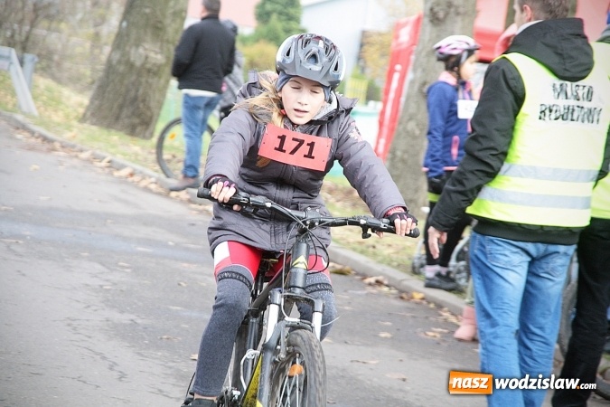 Zdjęcie w galerii na portalu naszwodzislaw.com:  Zawody sportowe na 11 listopada. Cykliści rywalizują w Rydułtowach  wiadomości z regionu