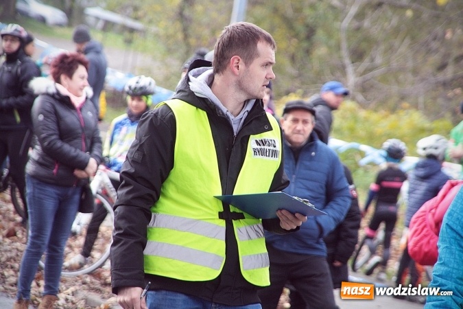 Zdjęcie w galerii na portalu naszwodzislaw.com:  Zawody sportowe na 11 listopada. Cykliści rywalizują w Rydułtowach  wiadomości z regionu