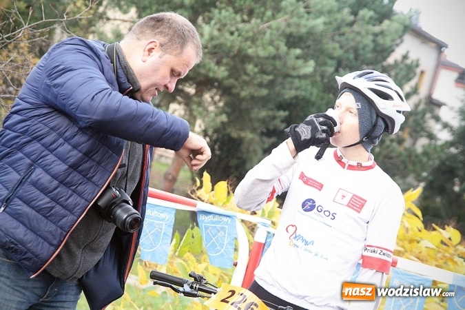 Zdjęcie w galerii na portalu naszwodzislaw.com:  Zawody sportowe na 11 listopada. Cykliści rywalizują w Rydułtowach  wiadomości z regionu