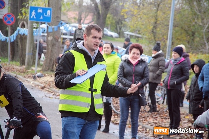 Zdjęcie w galerii na portalu naszwodzislaw.com:  Zawody sportowe na 11 listopada. Cykliści rywalizują w Rydułtowach  wiadomości z regionu