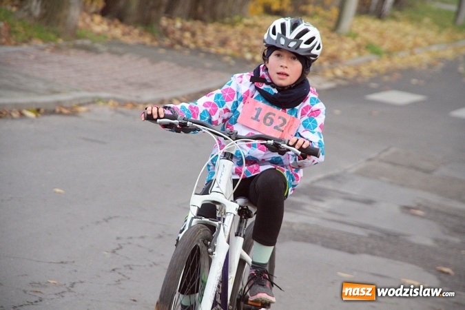 Zdjęcie w galerii na portalu naszwodzislaw.com:  Zawody sportowe na 11 listopada. Cykliści rywalizują w Rydułtowach  wiadomości z regionu