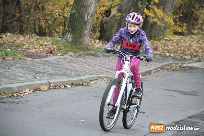 Zdjęcie w galerii na portalu naszwodzislaw.com:  Zawody sportowe na 11 listopada. Cykliści rywalizują w Rydułtowach  wiadomości z regionu