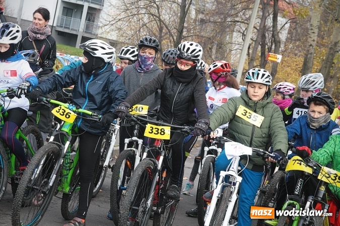 Zdjęcie w galerii na portalu naszwodzislaw.com:  Zawody sportowe na 11 listopada. Cykliści rywalizują w Rydułtowach  wiadomości z regionu