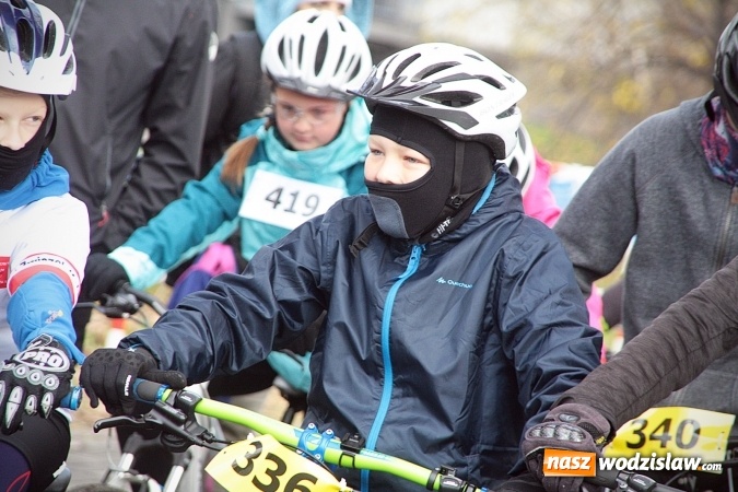 Zdjęcie w galerii na portalu naszwodzislaw.com:  Zawody sportowe na 11 listopada. Cykliści rywalizują w Rydułtowach  wiadomości z regionu