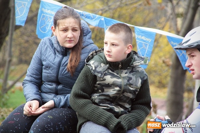 Zdjęcie w galerii na portalu naszwodzislaw.com:  Zawody sportowe na 11 listopada. Cykliści rywalizują w Rydułtowach  wiadomości z regionu