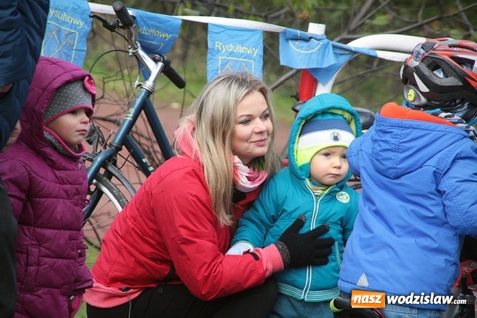 Zdjęcie w galerii na portalu naszwodzislaw.com:  Zawody sportowe na 11 listopada. Cykliści rywalizują w Rydułtowach  wiadomości z regionu