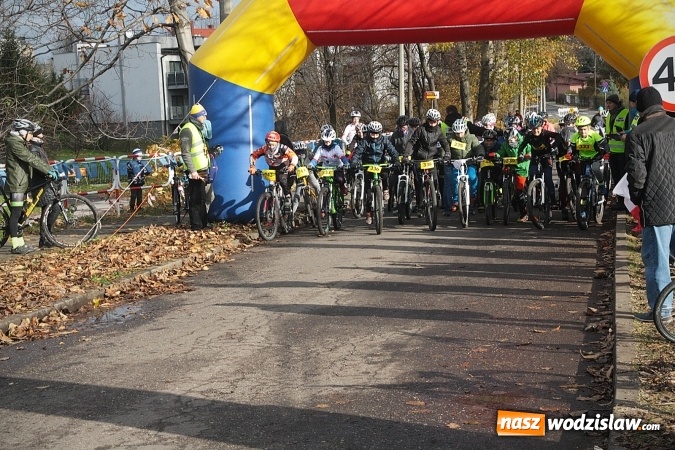 Zdjęcie w galerii na portalu naszwodzislaw.com:  Zawody sportowe na 11 listopada. Cykliści rywalizują w Rydułtowach  wiadomości z regionu