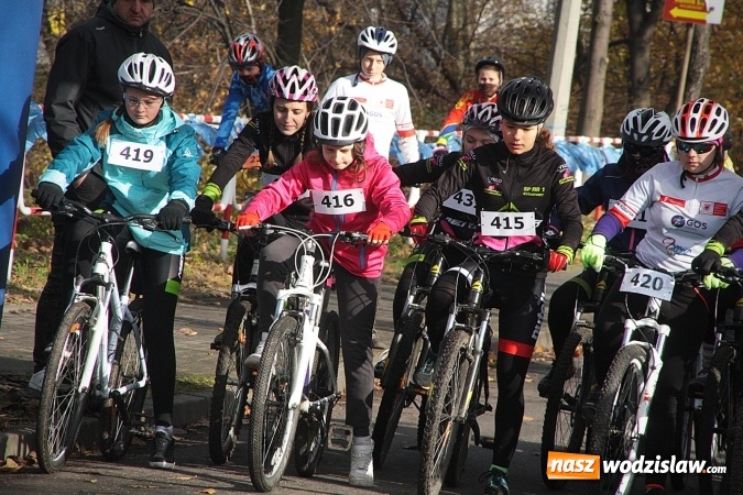 Zdjęcie w galerii na portalu naszwodzislaw.com:  Zawody sportowe na 11 listopada. Cykliści rywalizują w Rydułtowach  wiadomości z regionu