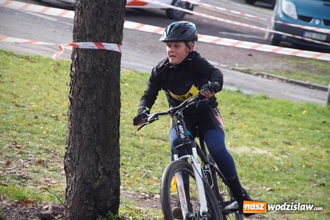 Zdjęcie w galerii na portalu naszwodzislaw.com:  Zawody sportowe na 11 listopada. Cykliści rywalizują w Rydułtowach  wiadomości z regionu