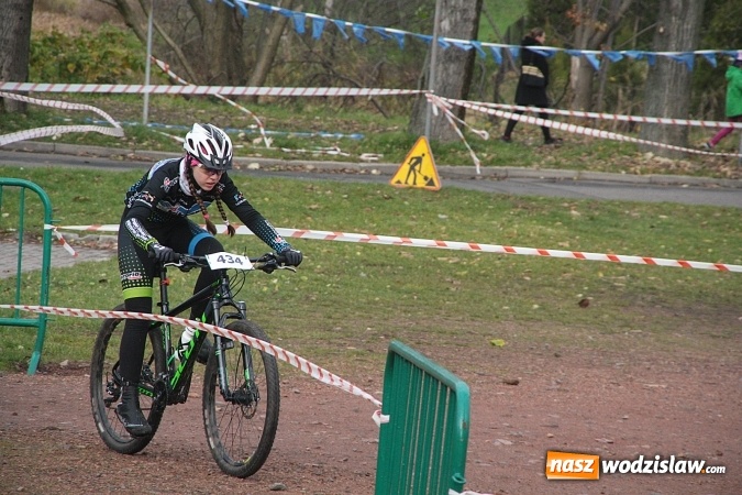 Zdjęcie w galerii na portalu naszwodzislaw.com:  Zawody sportowe na 11 listopada. Cykliści rywalizują w Rydułtowach  wiadomości z regionu