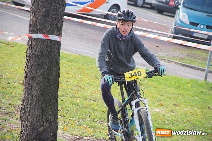 Zdjęcie w galerii na portalu naszwodzislaw.com:  Zawody sportowe na 11 listopada. Cykliści rywalizują w Rydułtowach  wiadomości z regionu