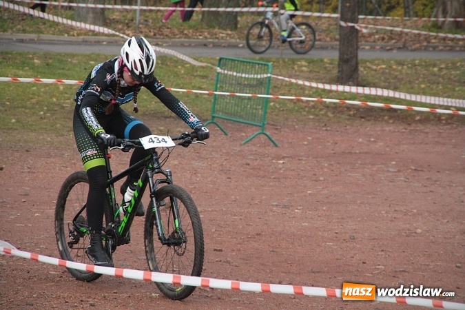 Zdjęcie w galerii na portalu naszwodzislaw.com:  Zawody sportowe na 11 listopada. Cykliści rywalizują w Rydułtowach  wiadomości z regionu