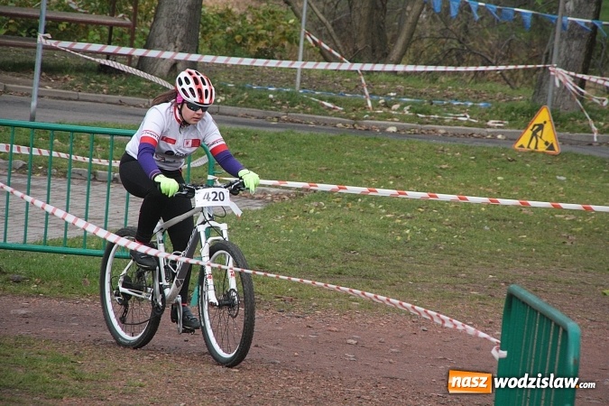 Zdjęcie w galerii na portalu naszwodzislaw.com:  Zawody sportowe na 11 listopada. Cykliści rywalizują w Rydułtowach  wiadomości z regionu