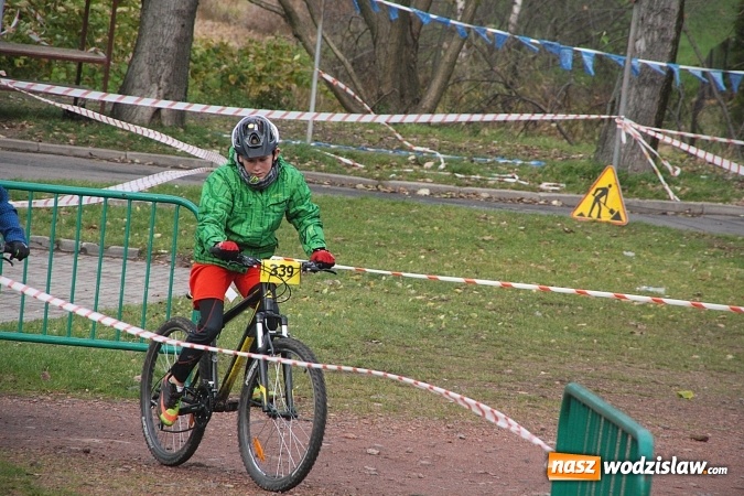 Zdjęcie w galerii na portalu naszwodzislaw.com:  Zawody sportowe na 11 listopada. Cykliści rywalizują w Rydułtowach  wiadomości z regionu
