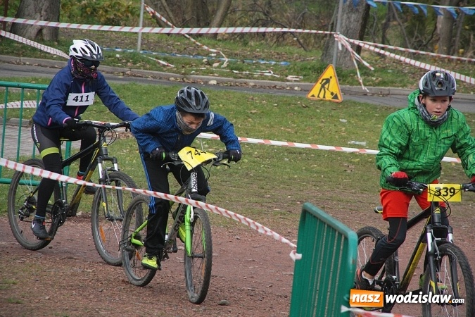 Zdjęcie w galerii na portalu naszwodzislaw.com:  Zawody sportowe na 11 listopada. Cykliści rywalizują w Rydułtowach  wiadomości z regionu
