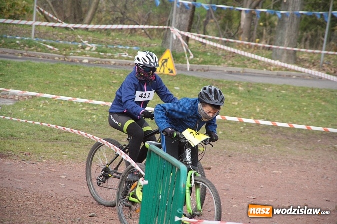 Zdjęcie w galerii na portalu naszwodzislaw.com:  Zawody sportowe na 11 listopada. Cykliści rywalizują w Rydułtowach  wiadomości z regionu
