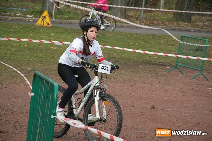 Zdjęcie w galerii na portalu naszwodzislaw.com:  Zawody sportowe na 11 listopada. Cykliści rywalizują w Rydułtowach  wiadomości z regionu