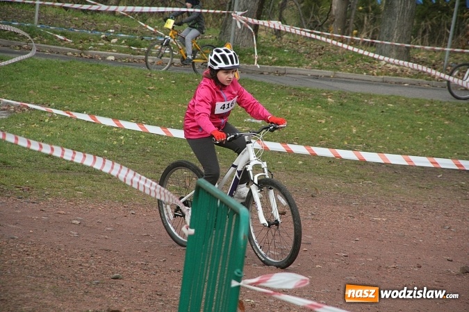 Zdjęcie w galerii na portalu naszwodzislaw.com:  Zawody sportowe na 11 listopada. Cykliści rywalizują w Rydułtowach  wiadomości z regionu
