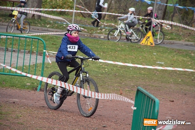 Zdjęcie w galerii na portalu naszwodzislaw.com:  Zawody sportowe na 11 listopada. Cykliści rywalizują w Rydułtowach  wiadomości z regionu