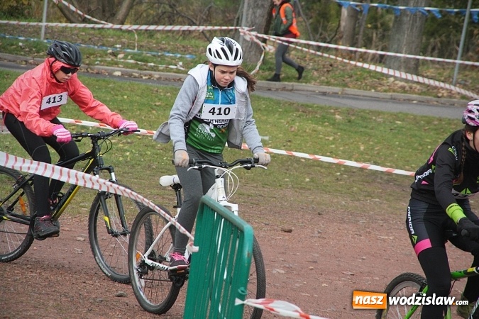 Zdjęcie w galerii na portalu naszwodzislaw.com:  Zawody sportowe na 11 listopada. Cykliści rywalizują w Rydułtowach  wiadomości z regionu