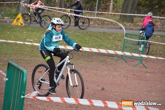 Zdjęcie w galerii na portalu naszwodzislaw.com:  Zawody sportowe na 11 listopada. Cykliści rywalizują w Rydułtowach  wiadomości z regionu