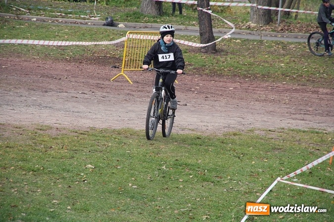 Zdjęcie w galerii na portalu naszwodzislaw.com:  Zawody sportowe na 11 listopada. Cykliści rywalizują w Rydułtowach  wiadomości z regionu