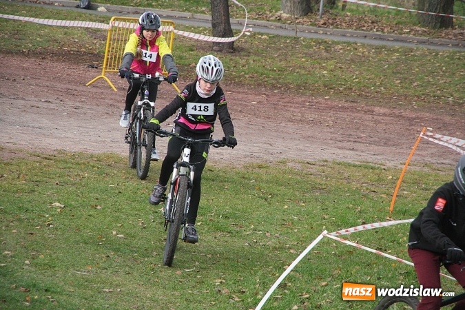 Zdjęcie w galerii na portalu naszwodzislaw.com:  Zawody sportowe na 11 listopada. Cykliści rywalizują w Rydułtowach  wiadomości z regionu