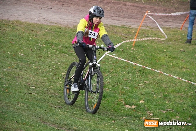 Zdjęcie w galerii na portalu naszwodzislaw.com:  Zawody sportowe na 11 listopada. Cykliści rywalizują w Rydułtowach  wiadomości z regionu