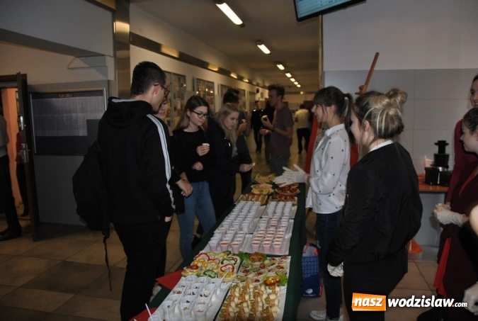 Zdjęcie w galerii na portalu naszwodzislaw.com: Dzień Zdrowego Śniadania w ZST  wiadomości z regionu