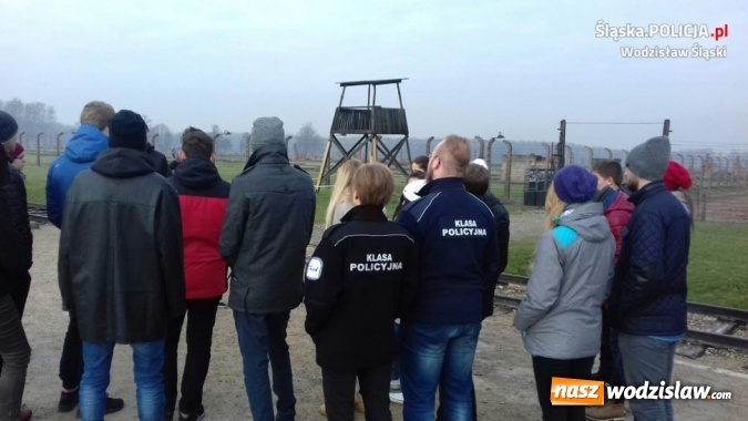 Zdjęcie w galerii na portalu naszwodzislaw.com: Klasa policyjna z Rydułtów w Oświęcimiu  wiadomości z regionu
