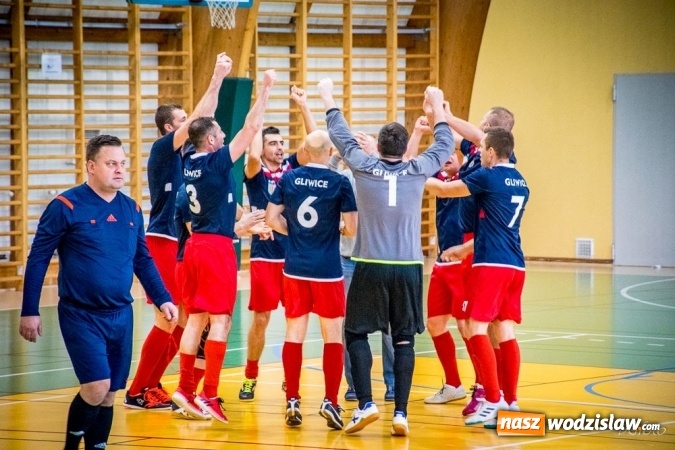 Zdjęcie w galerii na portalu naszwodzislaw.com: Wodzisławscy strażacy wicemistrzami Śląska w futsalu! wiadomości z regionu