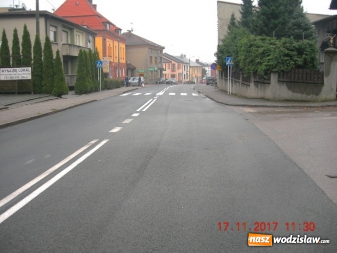 Zdjęcie w galerii na portalu naszwodzislaw.com: Pszów: Nowa nawierzchnia na DW 933. Przy studzienkach zastosowano specjalną technologię  wiadomości z regionu
